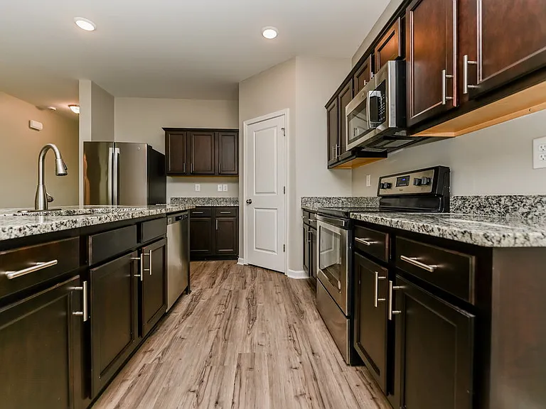 1083 Coldwater Dr — Photo 6