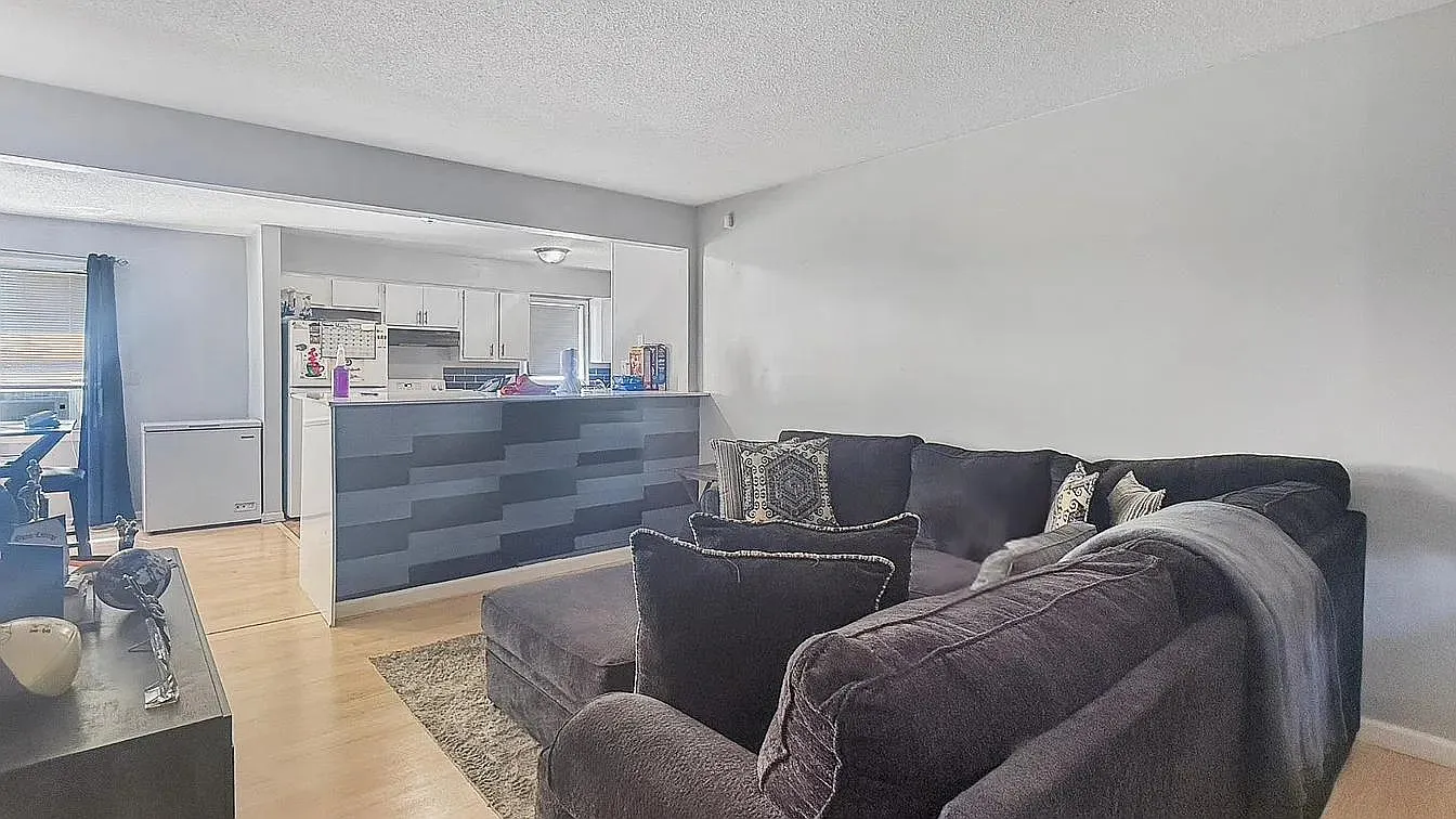 931 W Raines Rd — Photo 2