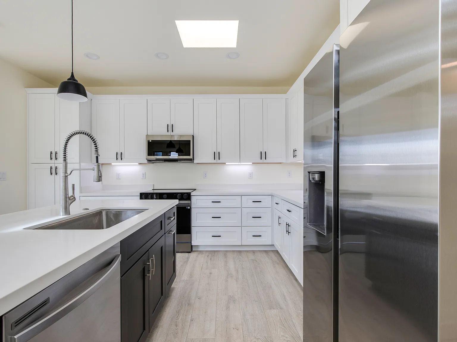 3 bed, 1810 sqft, $3,300 — Photo 4