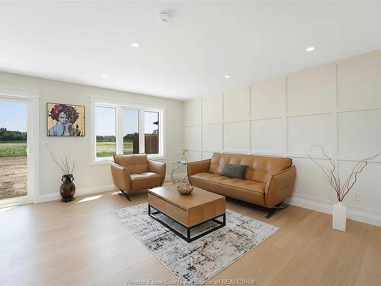 3546 Hallee Cres — Photo 4