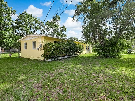 3rd image of 4651 Lincrest Dr N