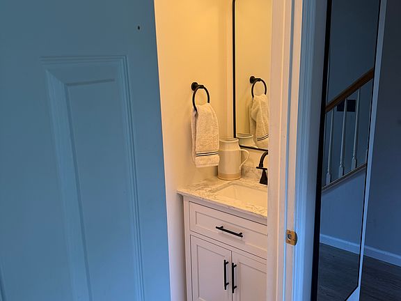 5th image of 4086 Buttonwood Dr