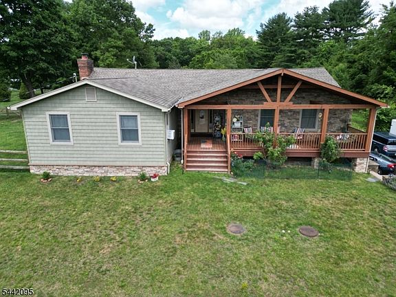 3rd image of 4 Northbrae Dr