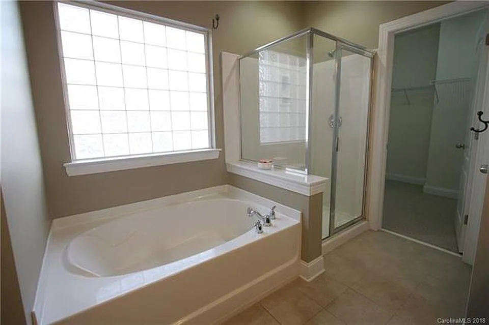 3 bed, 2080 sqft, $2,775 — Photo 4