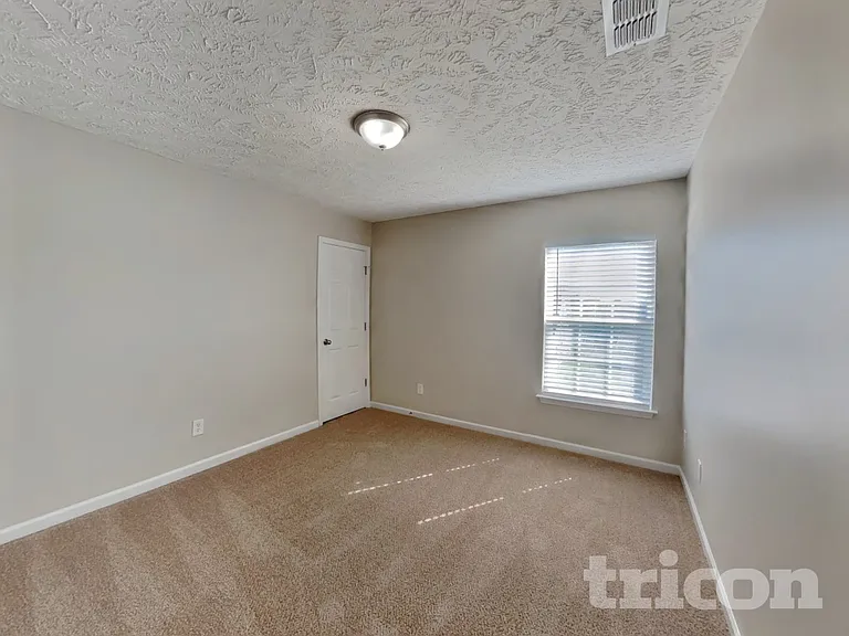 2037 Red Jacket Trce — Photo 15