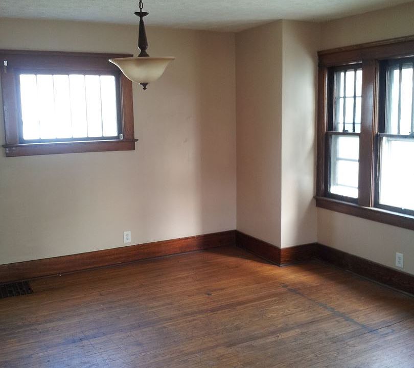 2nd image of 1148 W 11th St