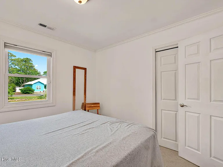 1950 Ocean View Dr SW — Photo 45