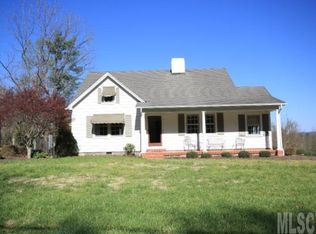 906 Norwood St SW, Lenoir, NC 28645