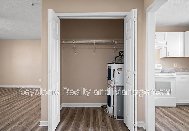 290 Thompsonville Ln #303 — Photo 5