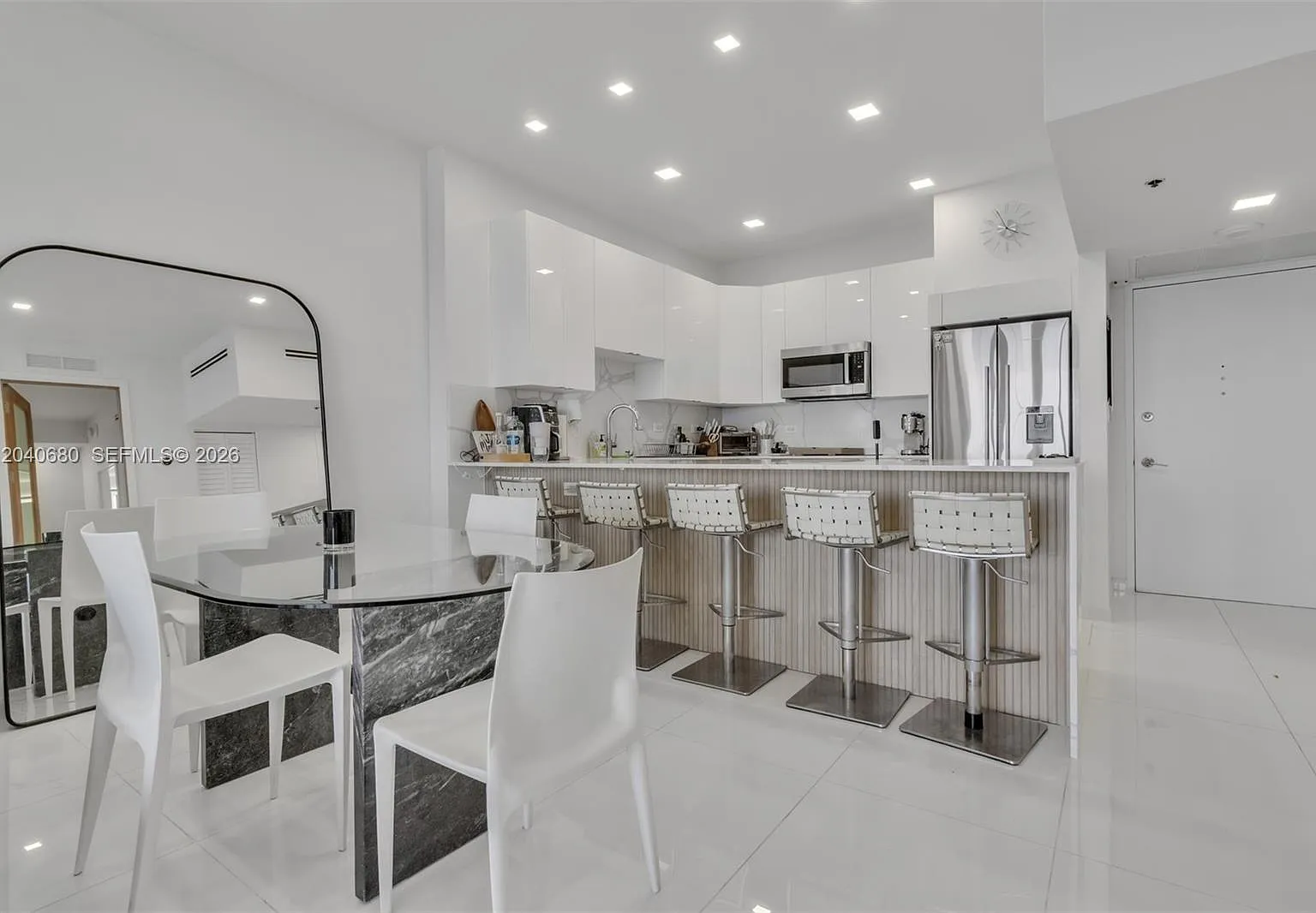 Arlen Beach Condo — Photo 4