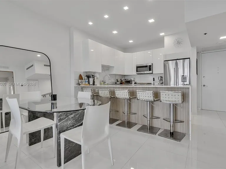 5701 Collins Ave #Penthouse 08 — Photo 3