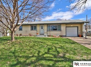 1713 Robertson Dr, Omaha, NE 68114