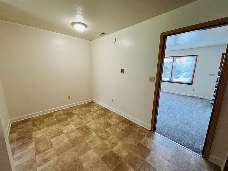 2 Bedroom, 1 Bath Apartment — Photo 26