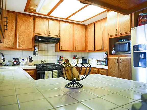 3rd image of 1114 N Las Posas Ct