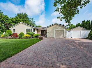 40 Wheatfield Ln, Commack, NY 11725