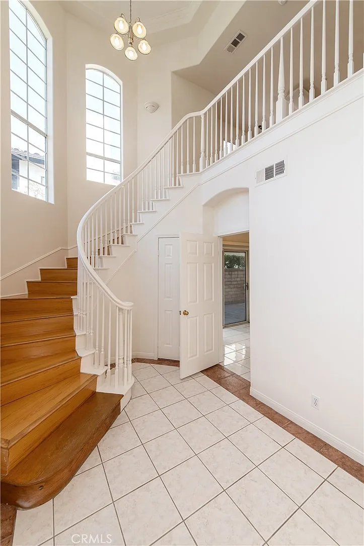 3 bed, 2.5 bath, 2010 sqft, $4,700 — Photo 4