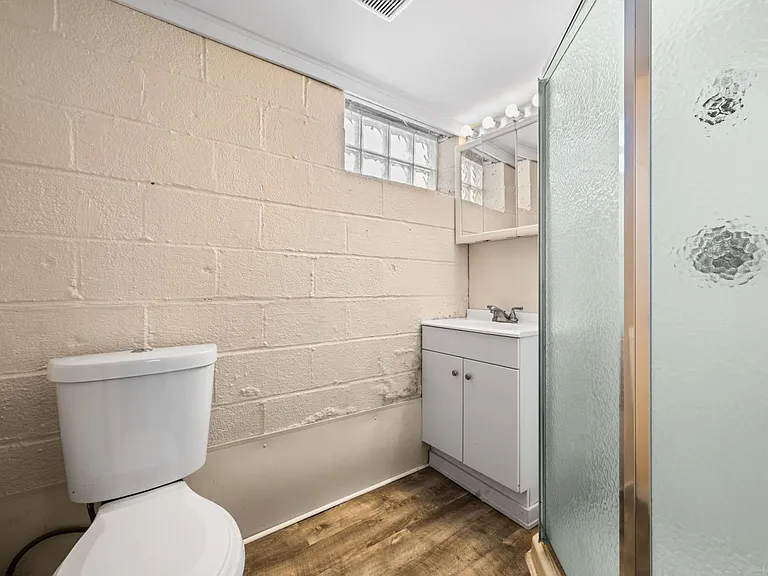 2438 Brookdale Ave — Photo 23