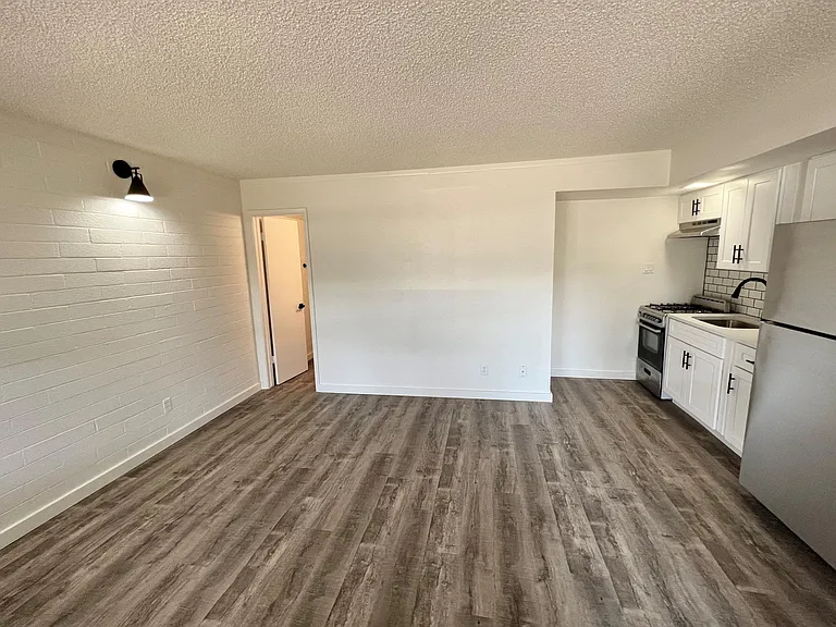South Edge — Photo 34
