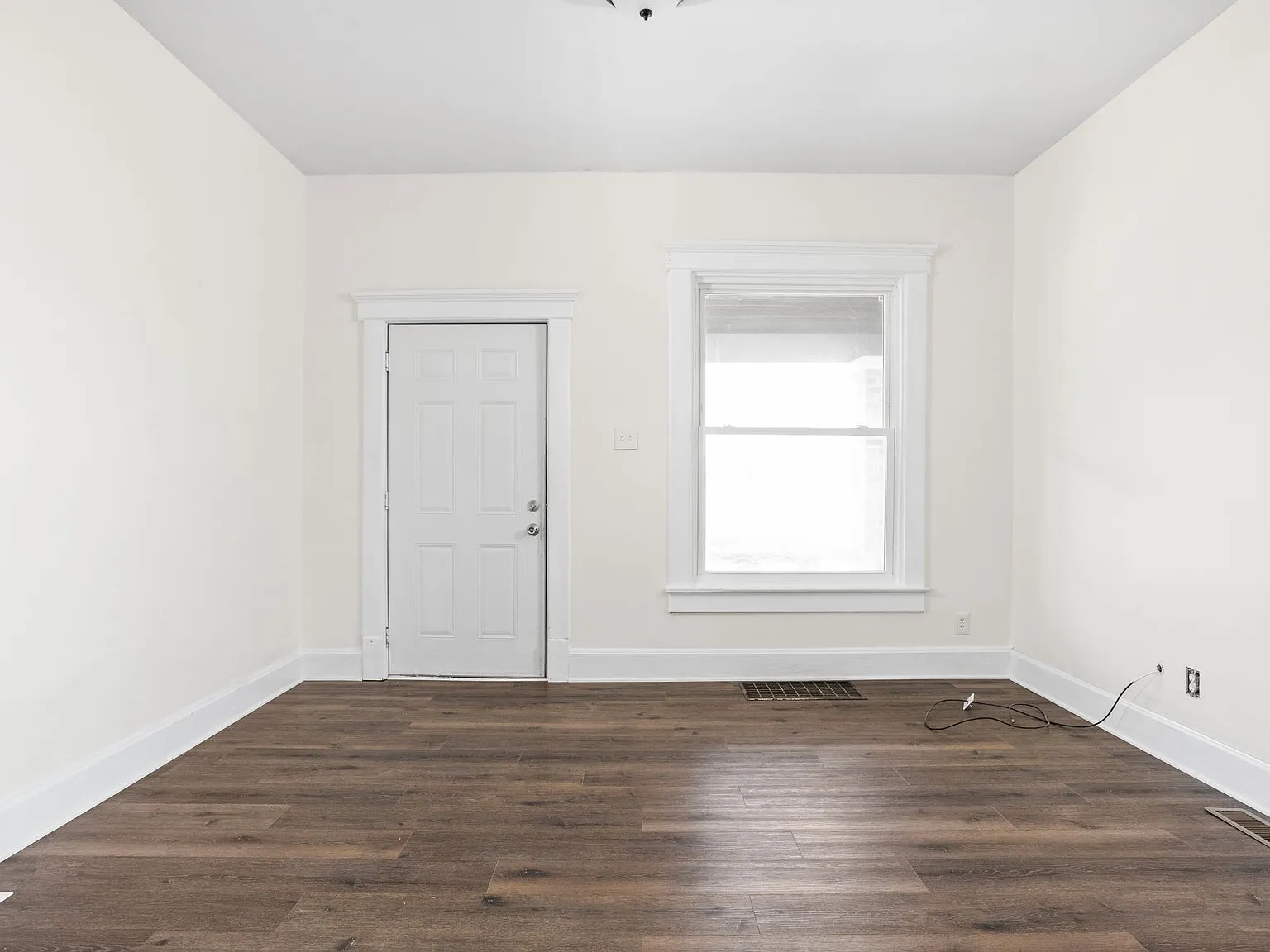 3 bed, 1.5 bath, 1917 sqft, $1,450 — Photo 2