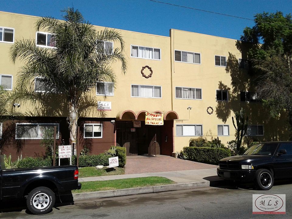 1st image of 13141 Oxnard St