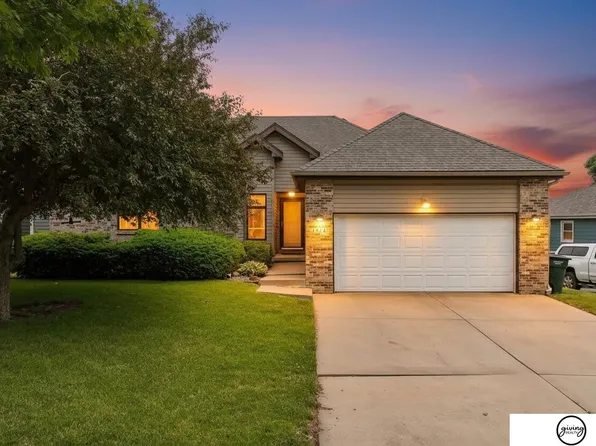 7412 Collister Rd, Lincoln, NE 68516