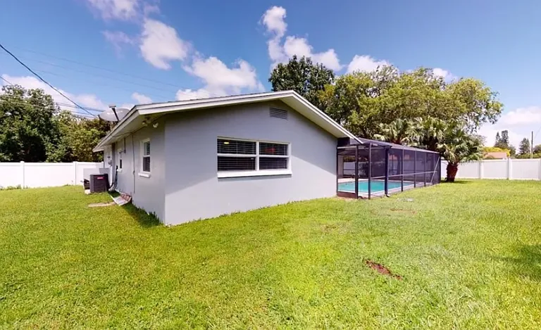 2558 Rosery Rd E — Photo 27