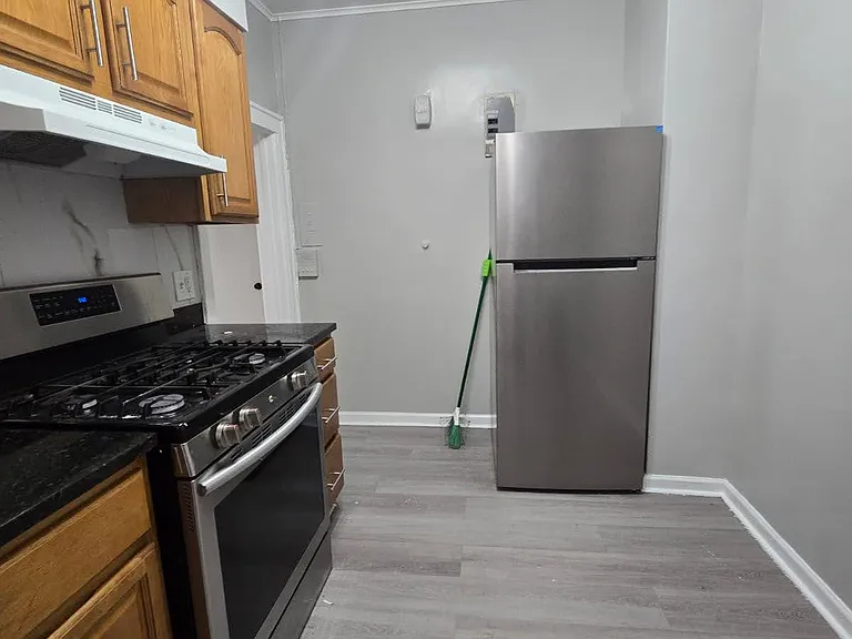 236 Lexington Ave #3R — Photo 2