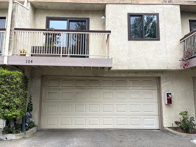 7100 Balboa Blvd #104 — Photo 14