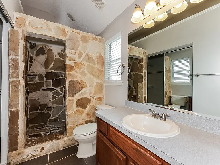 706 Valleycreek Rd — Photo 12