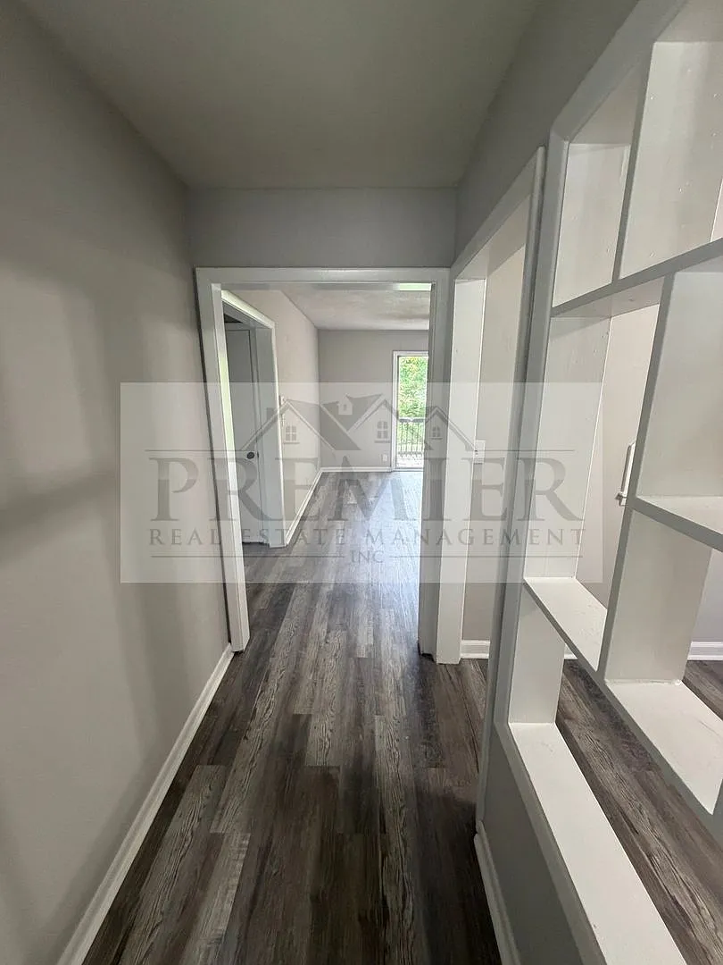 1316 N Main St unit A, Independence MO 64050// Ranch Style Duplex// 2 Beds 1 bath// Rent: $1099 D... — Photo 4
