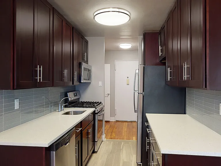 Harbor Terrace Apartments — Photo 19