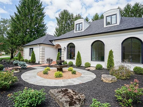 4th image of 946 Tamarack Circle South Dr