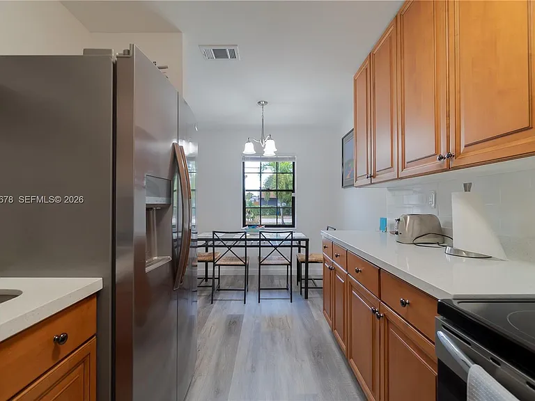 1099 NE 35th St #2 — Photo 11