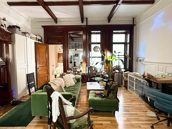 2nd image of 32 W 69th St APT 1A