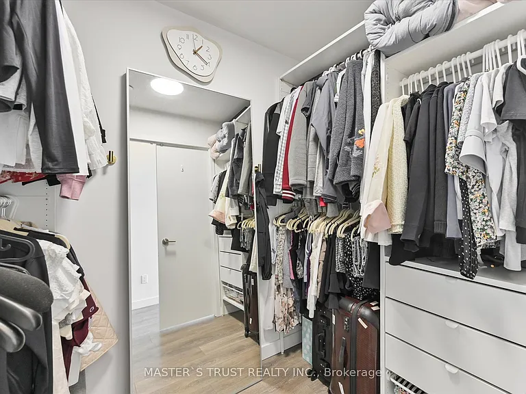8 Eglinton Ave E #Penthouse 5801 — Photo 21