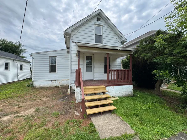 1096 Benjamin Ave, Zanesville, OH 43701