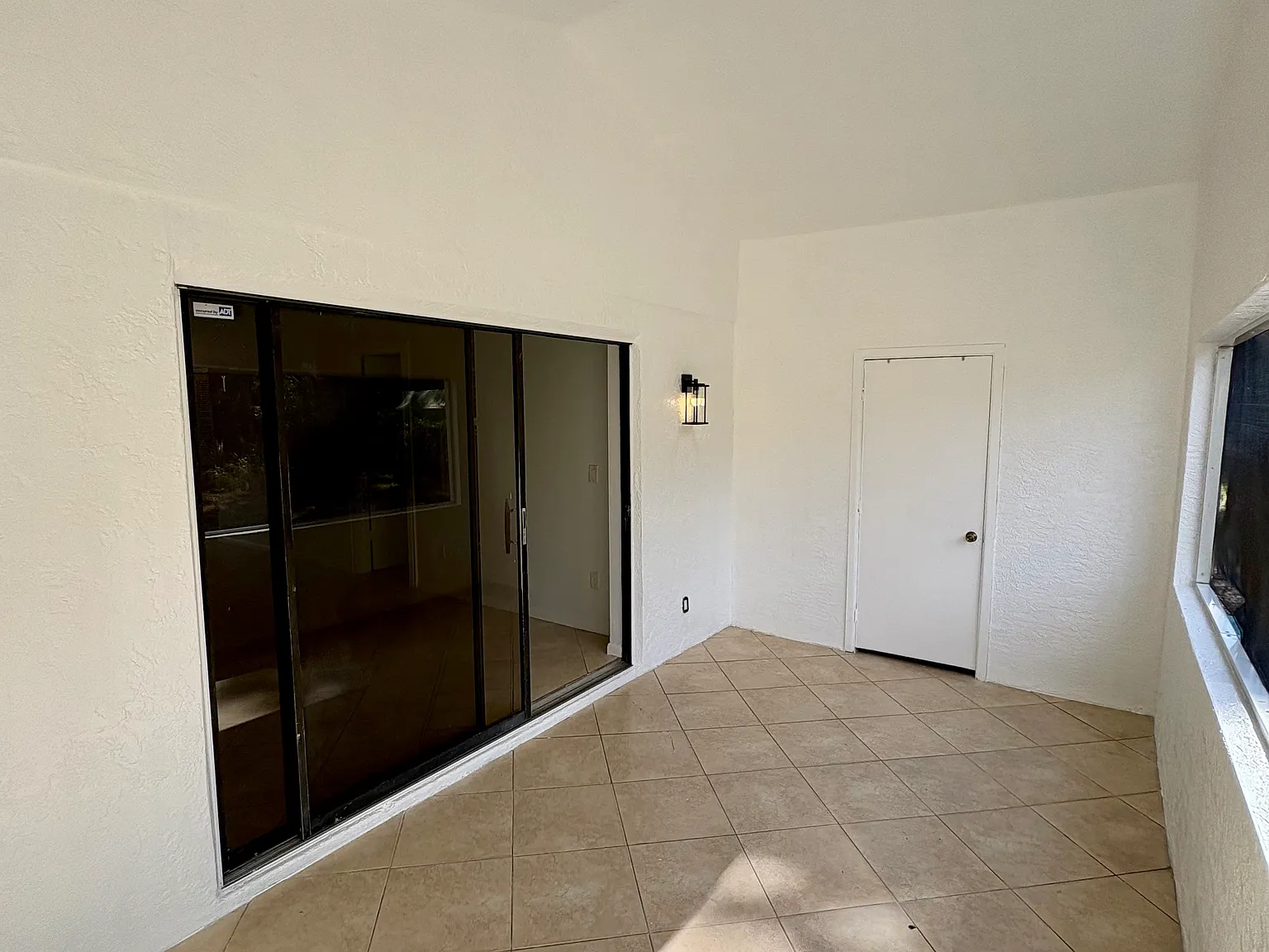 2 bed, 1000 sqft, $1,700 — Photo 2