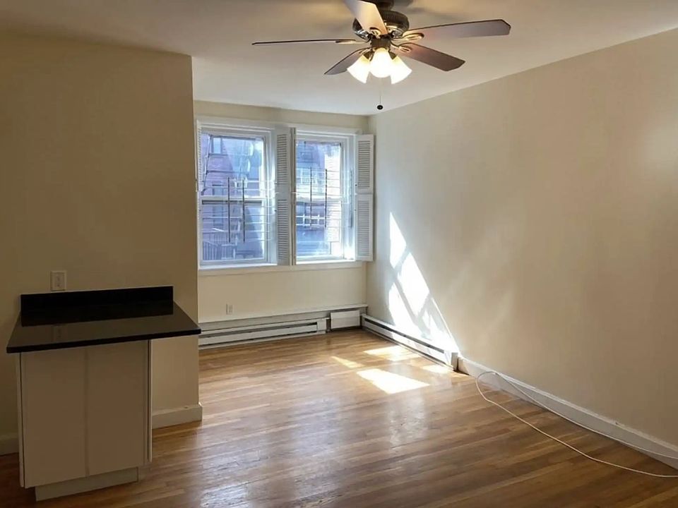2nd image of 529 Beacon St APT 17