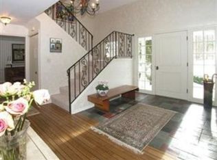 135 Easton Ln, Moreland Hills, OH 44022