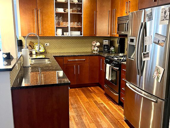 5th image of 825 N Hudson Ave Unit 4D
