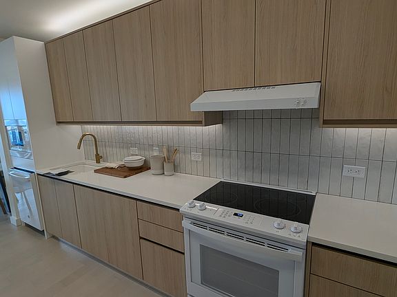 4th image of 75 River Dr N #2800
