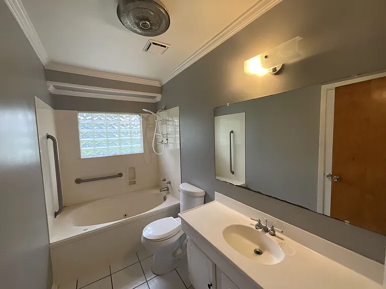 9418 Randall Ave — Photo 6