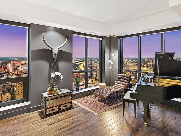 Lounge with City & River views