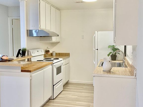 3rd image of 259 N Capitol Ave Unit 115