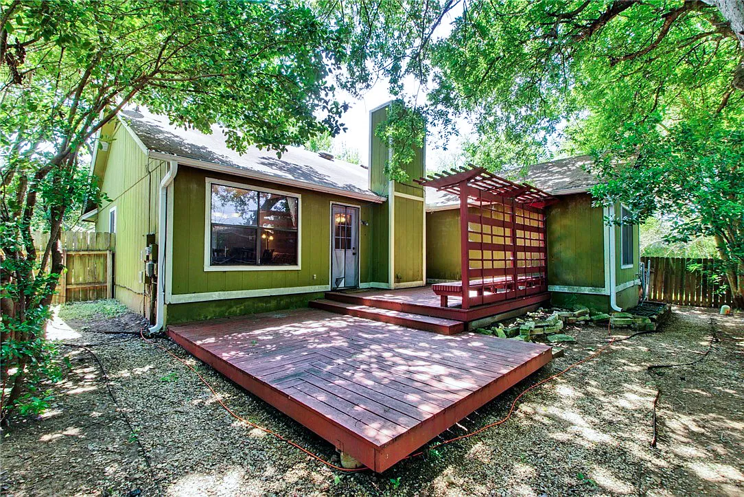 Building Photo - 9904 Briar Ridge Dr