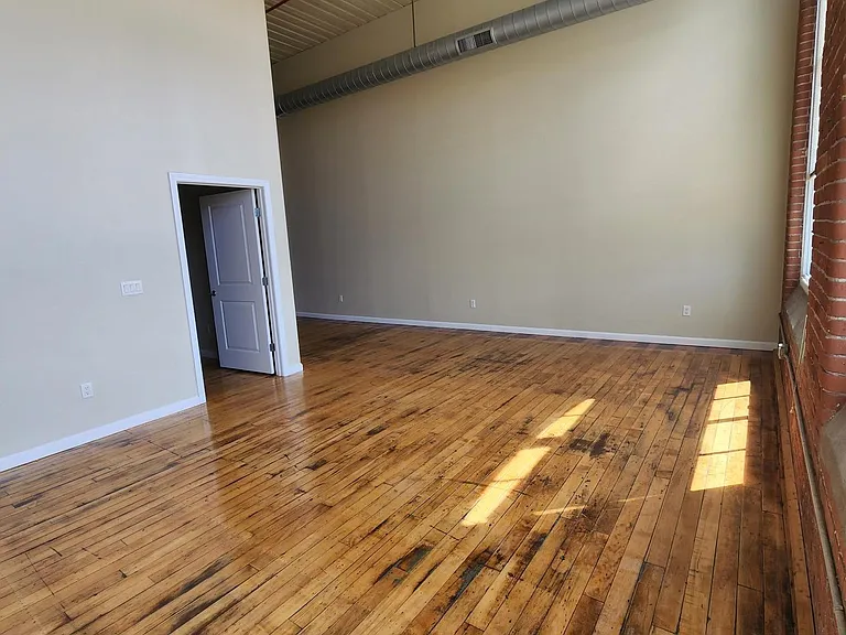 Riverbank Lofts — Photo 34