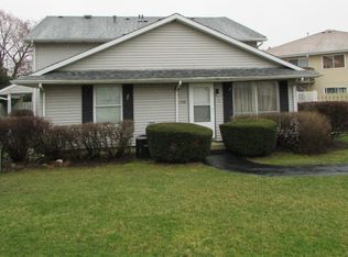 2335 Aster Dr #325A, Crest Hill, IL 60403