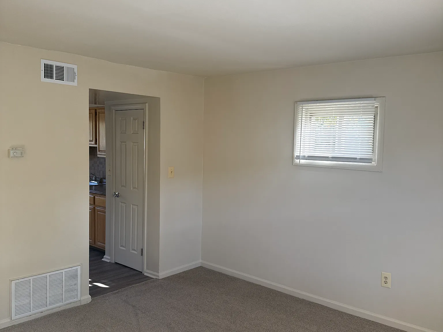 2 bed, 850 sqft, $1,349 — Photo 2