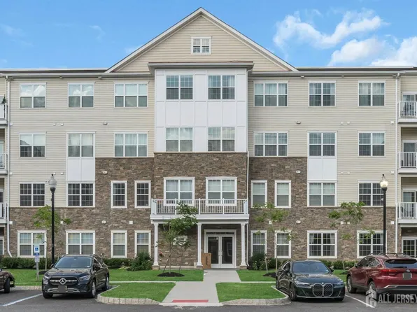 112 Lorhan Dr, Piscataway, NJ 08854