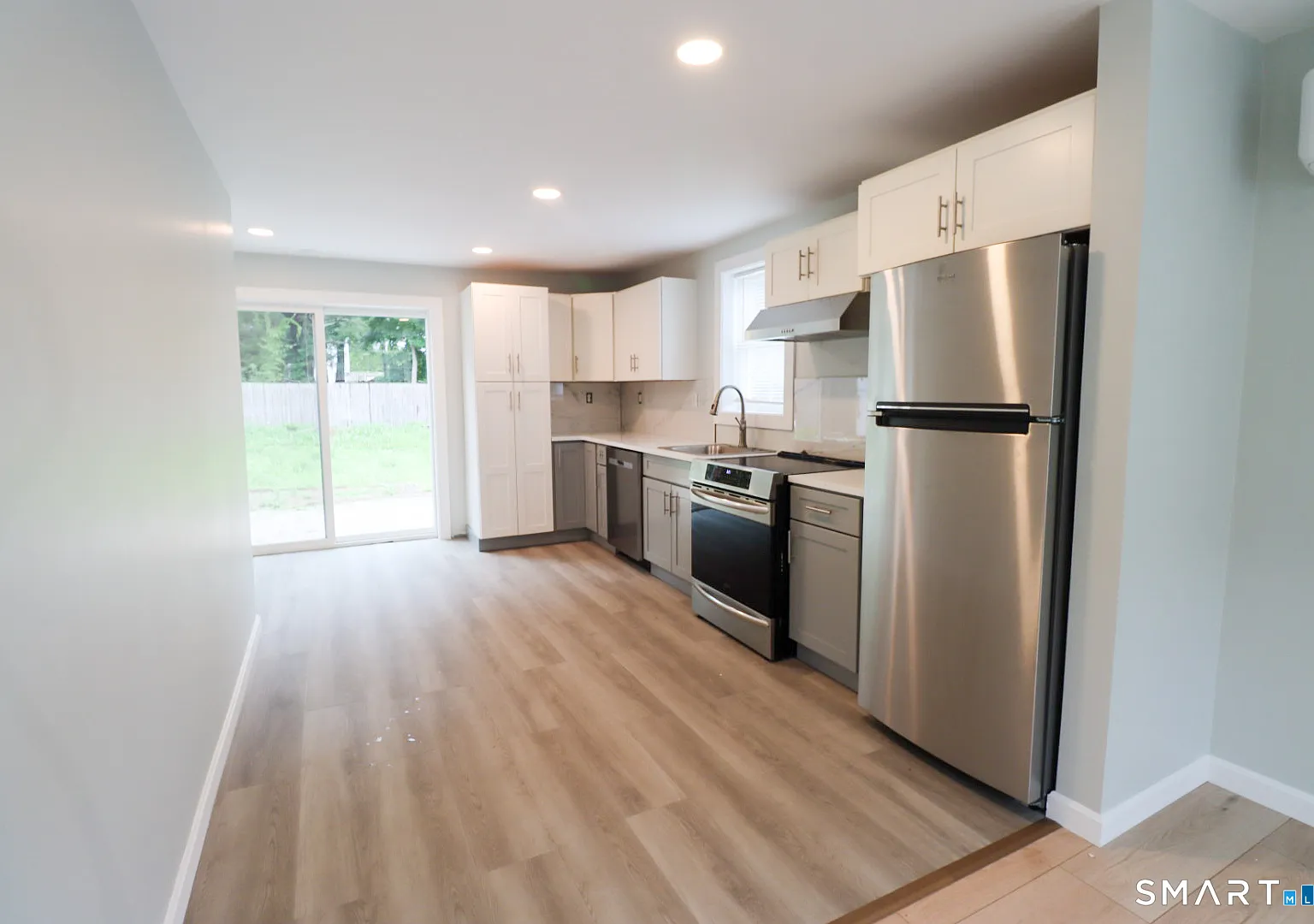 2 bed, 1.0 bath, 1000 sqft, $2,295 — Photo 2